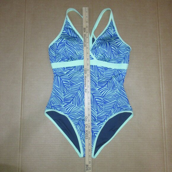 L.L.Bean Palm Leaf Print One-Piece Swimsuit | Size 12 Regular | UPF 50+ - Picture 3 of 9